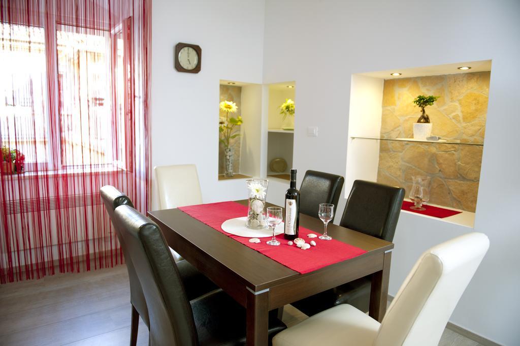 Apartman U Srcu Grada - Ilicev Prolaz Split Bagian luar foto